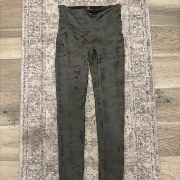 spanx camo leggings size small - Picture 1 of 3